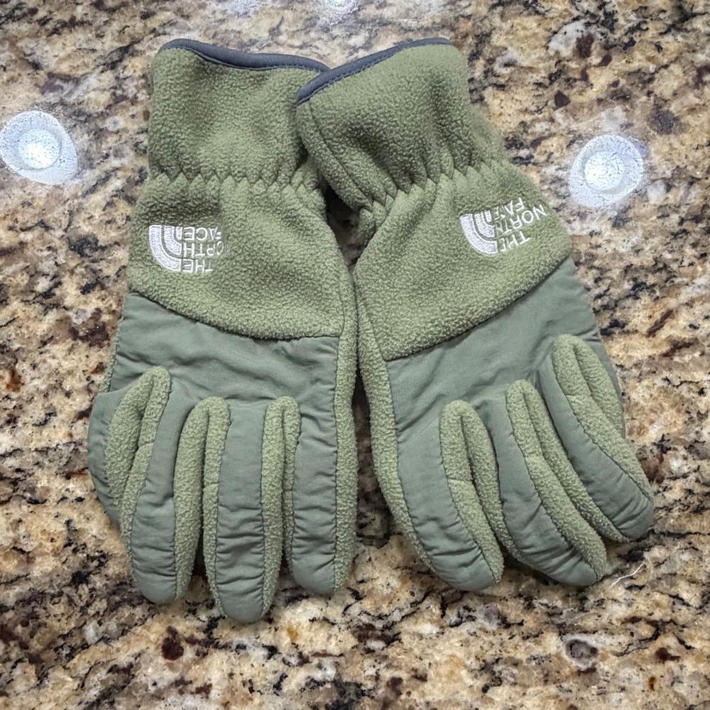 The North Face Womens Denali Etip Fleece Gloves Sage Green Small Touchscreen